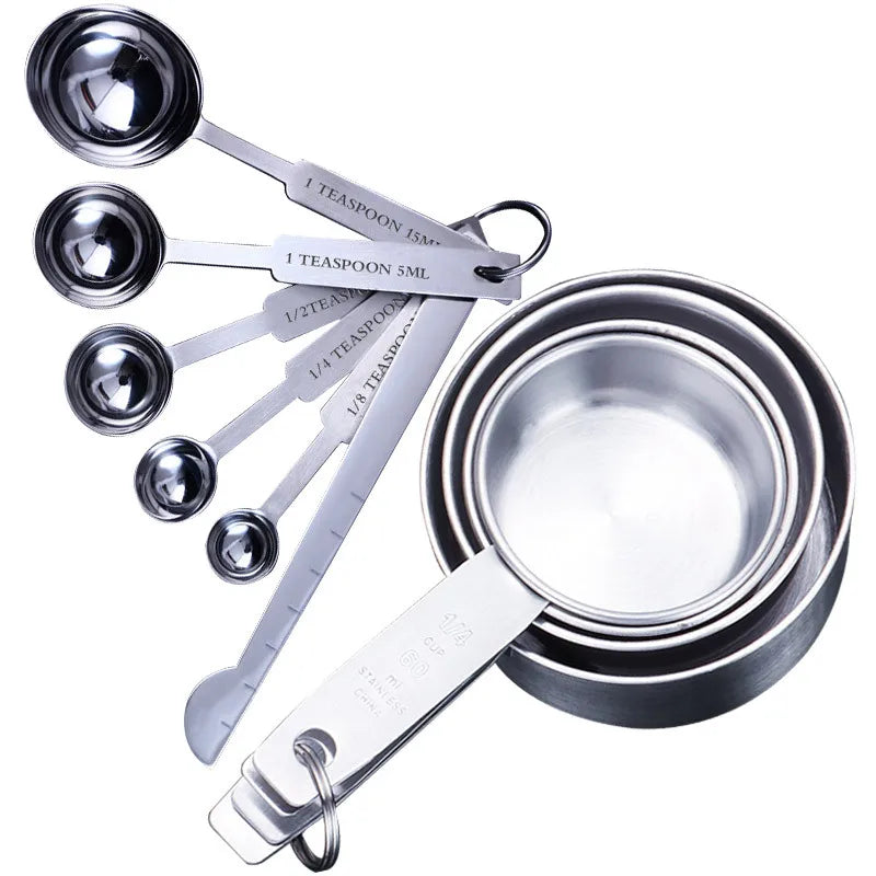 Baking measuring cup set with leveler