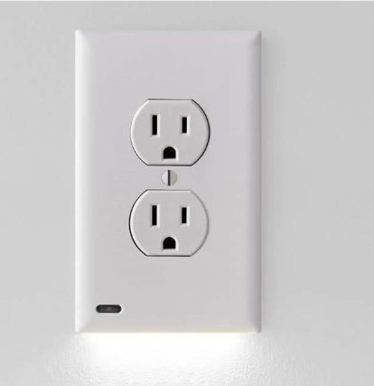 Automatic night light outlet

